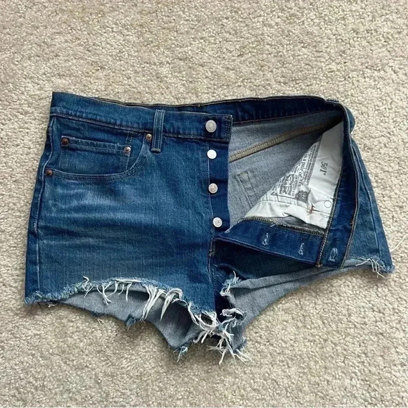 Levi Strauss & Co 501 Jean Button Fly Shorts 2” Cut Off Women  Sz 30 Denim Blue - Picture 2 of 12